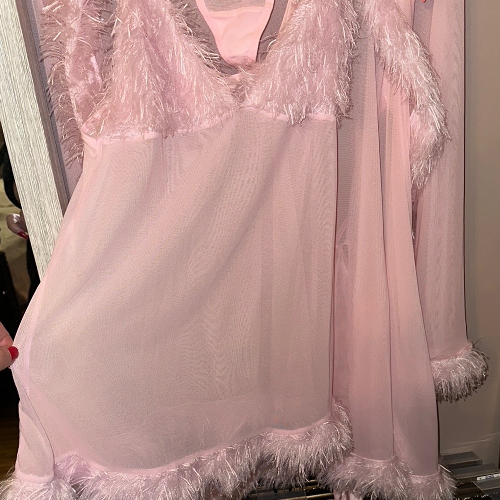 Elegant Pink Lingerie Set - image 6